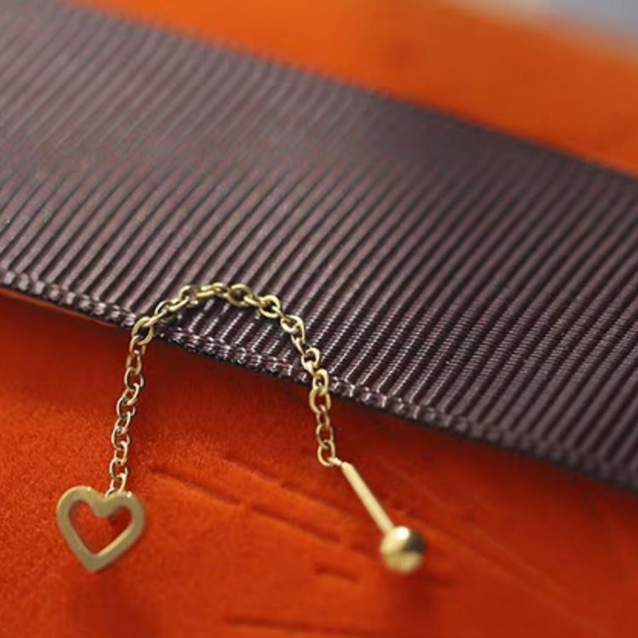 Kettenohrringe mit Herzdetail